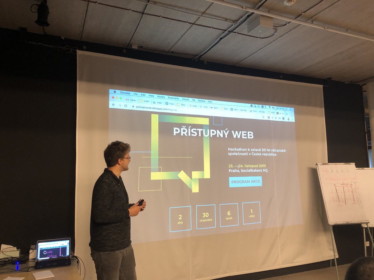 Poprvé v životě jsem na hackathonu a rozumím tady zatím jen předložkám a spojkám :) Ale mám radost, že cílem téhle seance je tvorba webů pro 6 neziskových organizací. A že můžu poradit, jak stránky otextovat. Díky Socialbakers, že mě pozvali a že dělají takovéhle akce :)