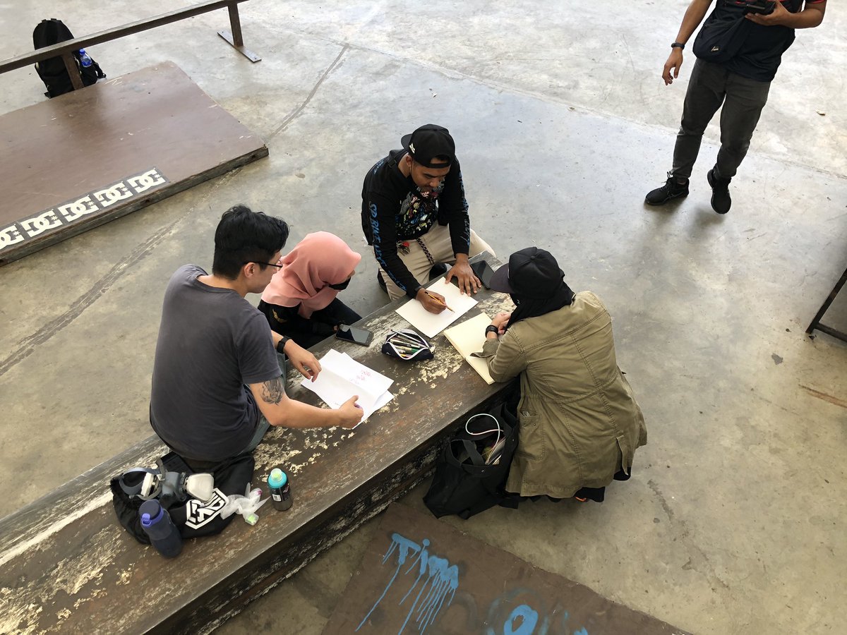mustakim_ismail's tweet photo. Tamat lah sudah graffiti clinic by @abdulrashade
Thank you everyone & @rakanmudaLAH #rakanmudakreatif #eightyfourcube https://t.co/VwacxTZIGK