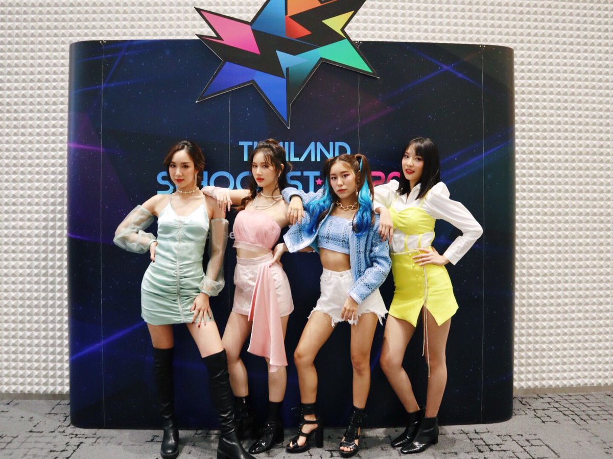 GMMTV's tweet photo. ทั้ง Rangers และ SISSY พร้อมโชว์แล้วจ้า!!! #ThailandSchoolStar2019 #SISSYGirlGroup #GMMTV https://t.co/I0oMc2Au9Q