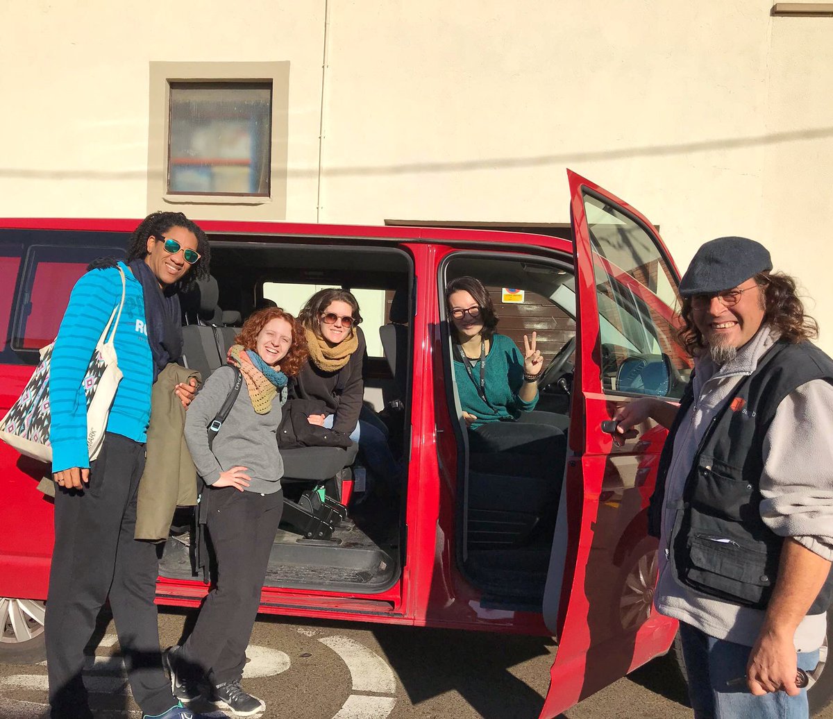 AddauraCia's tweet photo. Todo preparado!! Salimos hacia Medina del Campo!!! Estrenamos ilusiones, ganas de conocer... y técnico!!! Bienvenido Vitali a la familia!! Ganas de esta nueva aventura!! Embrossa’t de nuevo en la carretera!!
#addaurateatrevisual #medinadelcampo #embrossat #joanbrossa #anybrossa https://t.co/InsHKrimvg