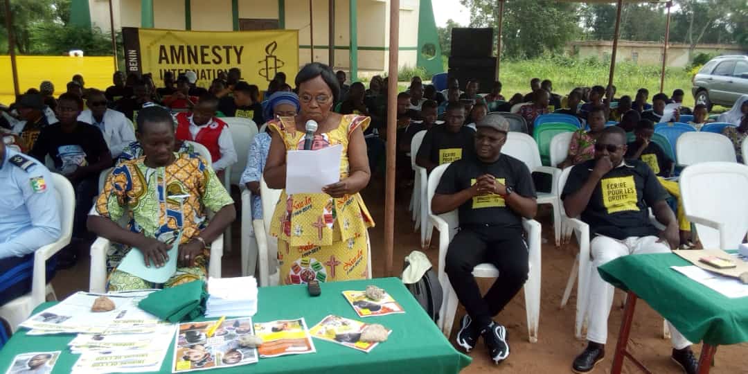 Yannickdedo's tweet photo. Les autorités de la locatités ne sont pas restées en marge de cette activité de @amnestybenin. Nous assistons à l'allocution de la représentante de l'association des femmes de Dangbo.
#WriteForRight @kikanfr @babayedjou @mamaoulfath @Avlessifiacre @CecileCoudriou https://t.co/Hi5DqDX5xF