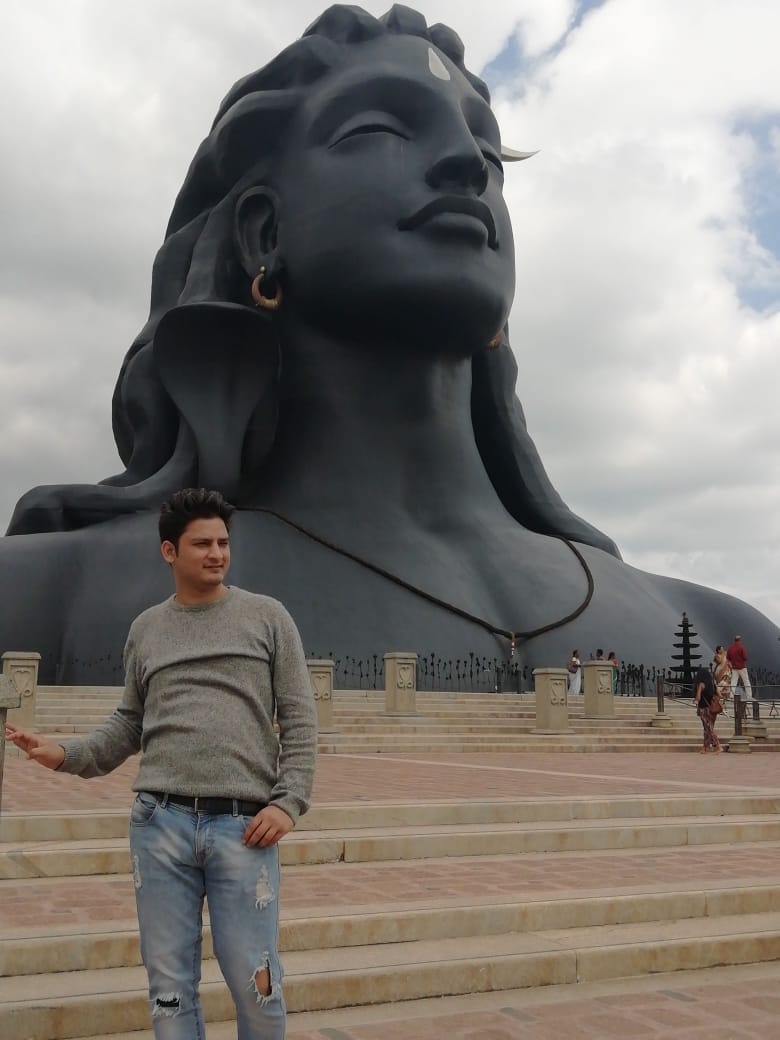akshu6699's tweet photo. Finally reached the destination
#sadhguru
#adiyogi
#ishacenter https://t.co/qoFghhsuDj