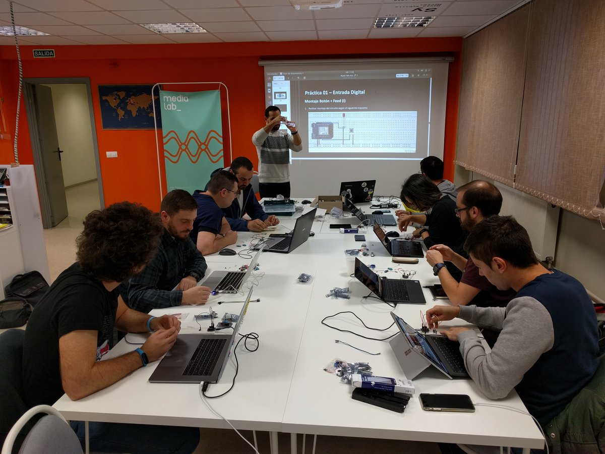 medialab_uniovi's tweet photo. Una mañana de curso de IoT con Adafruit a cargo de @AlexCorvis84 y @MakersAsturias.
#nodescansamoslosfindes #adafruit #iot #makers https://t.co/1NiVF8H9Ow