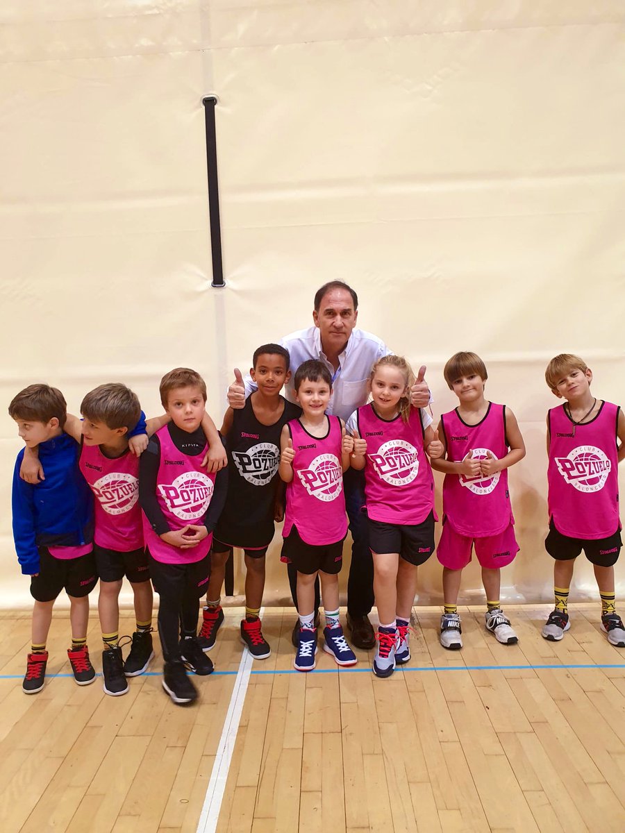 matiasdelamota's tweet photo. 🏀 En la presentación y foto de familia del Club Baloncesto Pozuelo temporada 2019-2020. Sigamos apoyando a las grandísimas familias del deporte base, deporte femenino, deporte inclusivo, clubes y federaciones de la CAM.
#CsDeporte @RoberN8 @juantri73 @EstherRuizCs @ArucaGomez https://t.co/GuQVZUNaYN