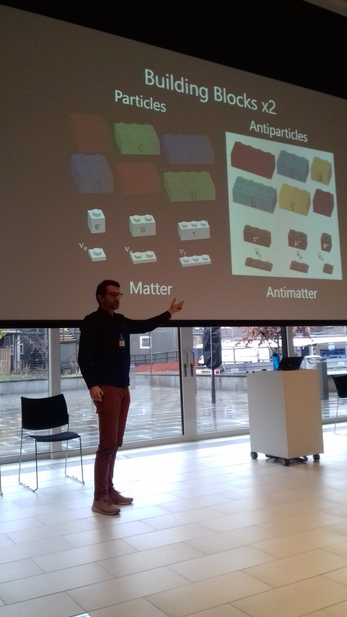 rowsonjessica's tweet image. Dr Ben Still kicking off Dulwich 2019 #iopteaching