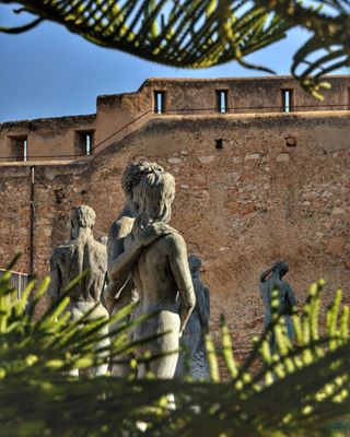 tortosaturisme's tweet photo. 😀L'últim diumenge de cada mes #Tortosa es sinònim de #patrimoni . @MuseudeTortosa #reialscollegis i #jardinsprincep obren les seves portes 👌🏛️😎. No t'ho perdis! #tortosalcor #terresdelebre
Fotos: @hilari1965 IG - @dorisday86 IG - @BarreroManuel IG https://t.co/3m5GpMeSvF
