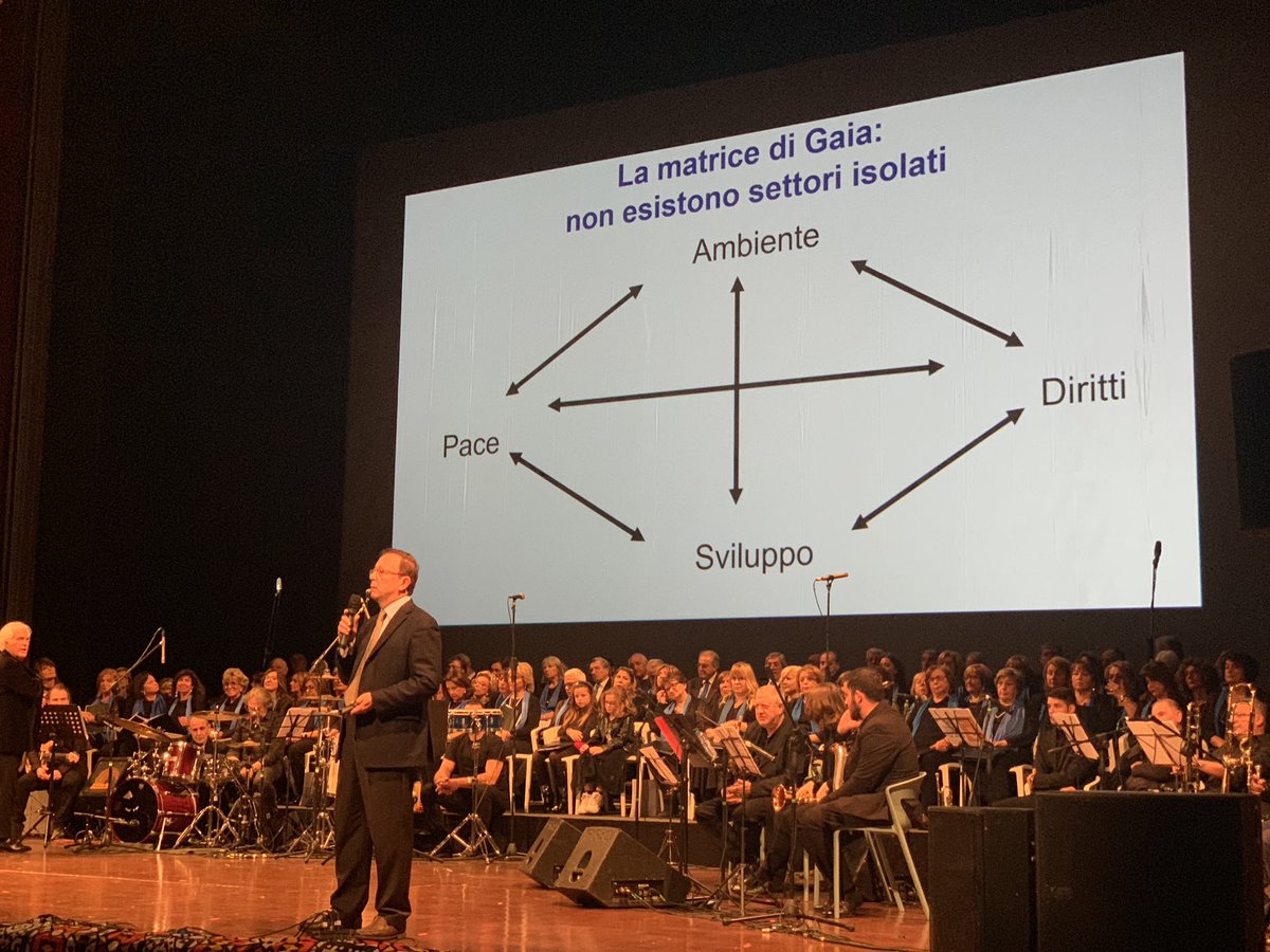 CIHEAMBari's tweet image. Le testimonianze degli ospiti internazionali:
Grammenos Mastrojeni, Vice SG @UfMSecretariat . “Proteggere l’ambiente risolve la questione alimentare e risolvere davvero la questione porta davvero a proteggere l’ambiente #positivefeedbackloop #GiornataMondialeAlimentazione