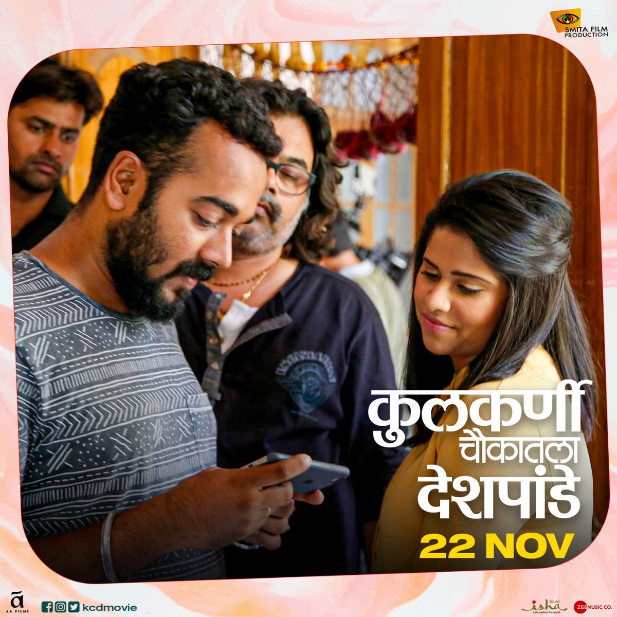 KcdMovie's tweet photo. कुलकर्णी चौकातला देशपांडे च्या सेटवरील एक क्षण..

Book Your Tickets - https://t.co/zRkkenDXgJ
#KulkarniChaukatlaDeshpande #InCinemasNow #BehindTheScene

@SaieTamhankar #SmitaFilmProduction @gajendrasakhi #SmitaGanu @NikhilRatnapar3 @NarendraBhide @soumil_ds https://t.co/05QrI6Gvkl