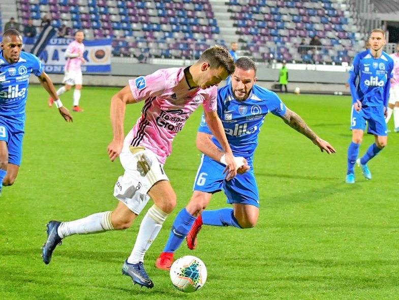 lepuyenvelayfc's tweet photo. #NationalFFF 🚨
✅ Les photos du match hier à Bourg-en-Bresse face au @FBBP01 !
📷 Photos Sébastien Ricou #LPF43
#GoPonots 🔵⚪ https://t.co/ke80FcoRBO