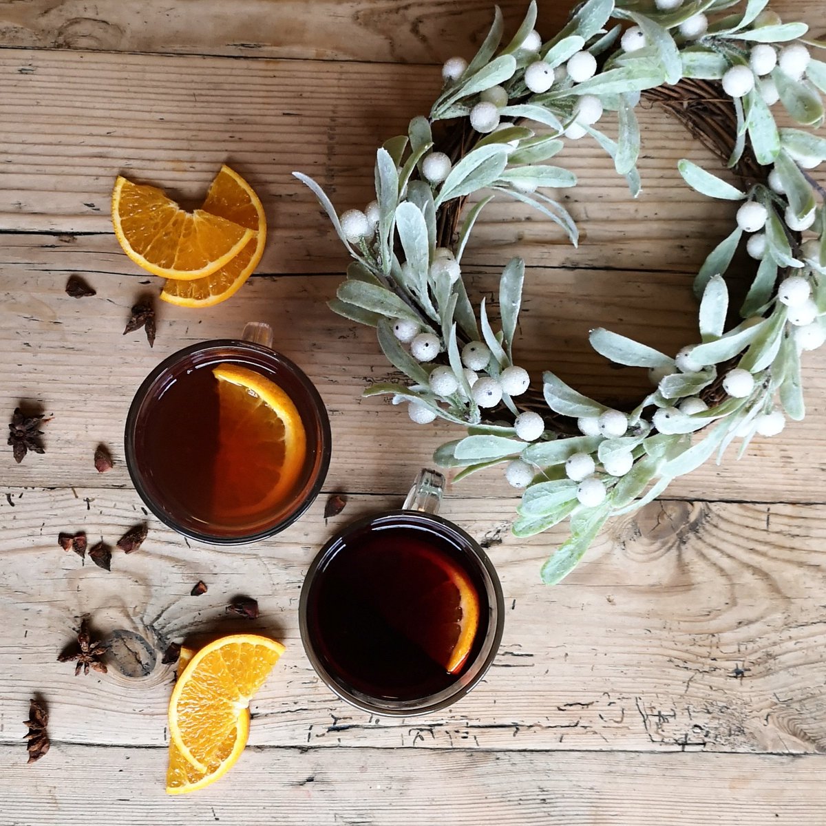 MarlboroughTav's tweet photo. Mulled wine & @honeyscider 's cider anyone? These winter warmers are the perfect beverage in this miserable weather! 🍷
.
.
.
#mulledcider #mulledwine #christmasbeverage #winterwarmer #honeymidfordcider #christmas #gastropub #bathdrinks https://t.co/6Dpz5dCzIx