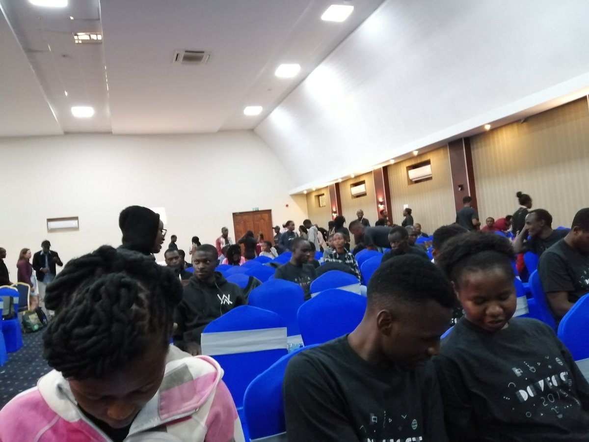 kelvinmakau76's tweet photo. #DevFest
#DevFestKisumu
@achayo_ralak
@DSC_ALUPE

Preparing for afternoon session https://t.co/EfqN3InUGd