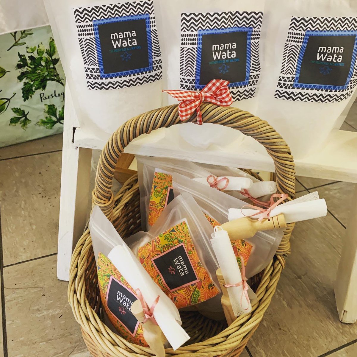 shell_lou's tweet photo. Helping sis at the Elton Christmas craft Fair ... do you like bath salts? buy online Mama Wata Facebook https://t.co/DZNzH4vg7L #healingsalts #magnesium #relaxandrestore #energise #epsonsalt #himalayansalt #lavendersalt #bath #salts #elton #chester #christmasfair https://t.co/bnfPMdKhlM