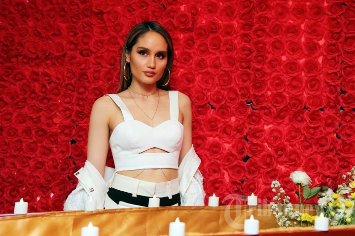 mmtcradiojogja's tweet photo. #NewEntry Cinta Laura Kiehl - Caliente #ChartIndo #TopChart #NORI https://t.co/UzRdBgDlSt