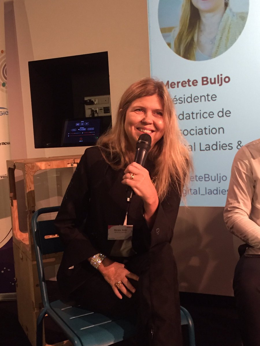 AssiaAqallal's tweet photo. [@42born2code] en direct de la table ronde @StartupForKids @MereteBuljo nous rappelle que notre meilleur allié pour faire bouger les lignes est NOUS-MÊME et dès le ➕ jeune âge , c’est bien la philosophie du #DoThank @digital_ladies #BeTheChange https://t.co/xUvy14zJZJ