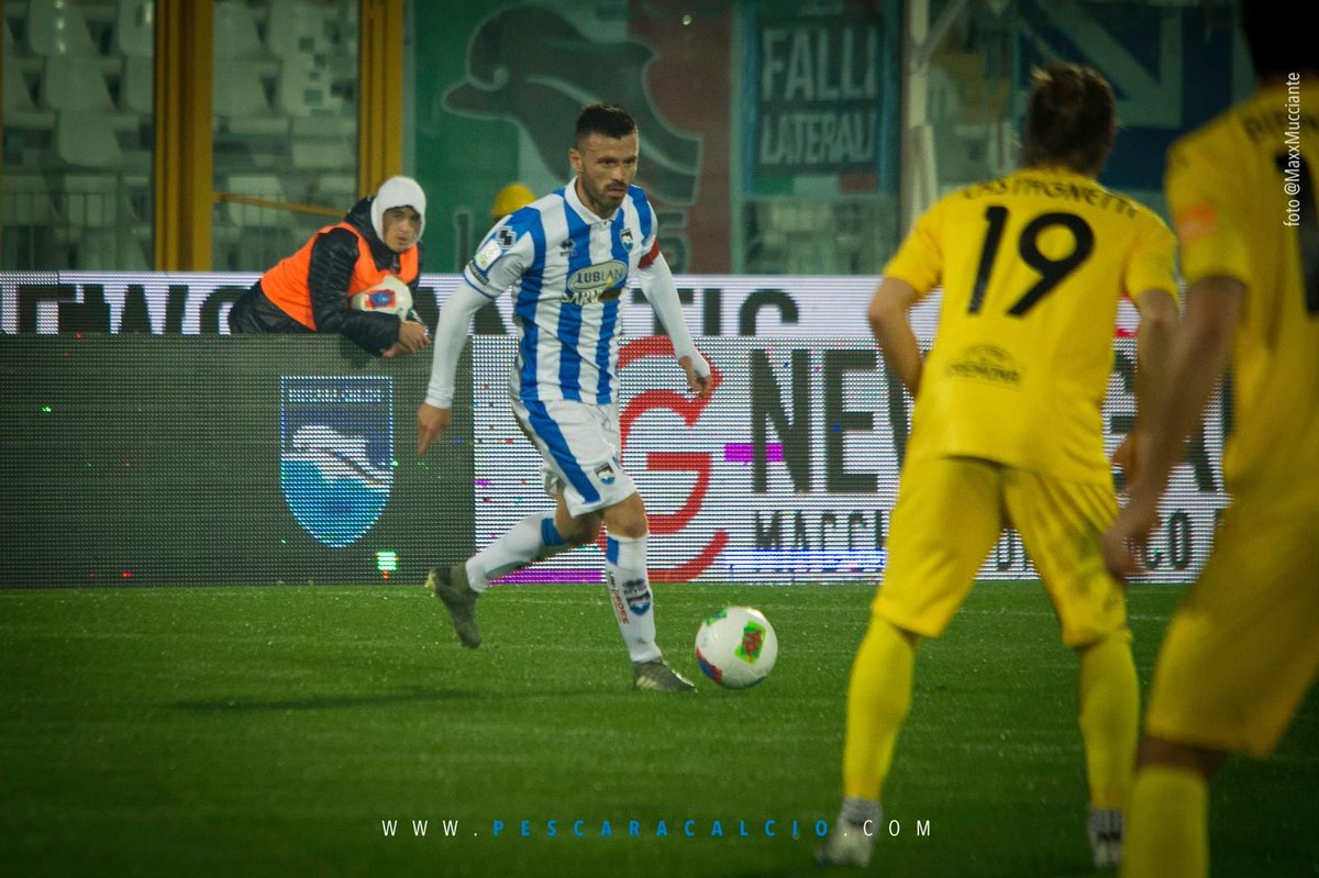 PescaraCalcio's tweet photo. CONTINUA il momento POSITIVO ➕ del DELFINO BIANCAZZURRO 🐬👌🏻

⚽☝🏻  Pescara 🆚 Cremonese 1️⃣-1️⃣
👀🎥  https://t.co/tVAePdUmUC
👂🏻🎙️  https://t.co/7dp164Skz9 

#AmoPescara | #PesCre https://t.co/oxV46tNyAp