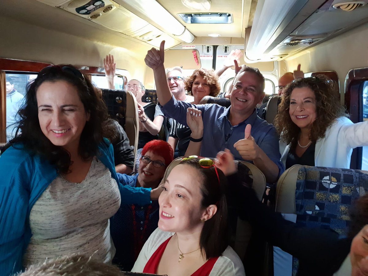 Dem_Union's tweet image. קראו לנו הזויים. אמרו שזה מאבק בתחנות רוח. בזכות פעילות עיקשת של שנים, בעיריות ובכנסת, ובזכות ארגונים חברתיים נפלאים - ניצחנו. יש תחב"צ בשבת. בקרוב בערים נוספות ברחבי הארץ. 🚌💪