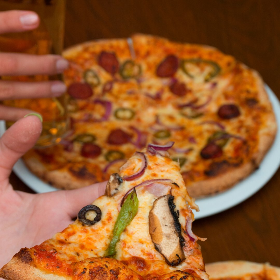 WindsorNW1's tweet photo. This is how we cut carbs... and eat them!
🍕Pizza and pint or wine for £14.95. https://t.co/KULLghNvMa