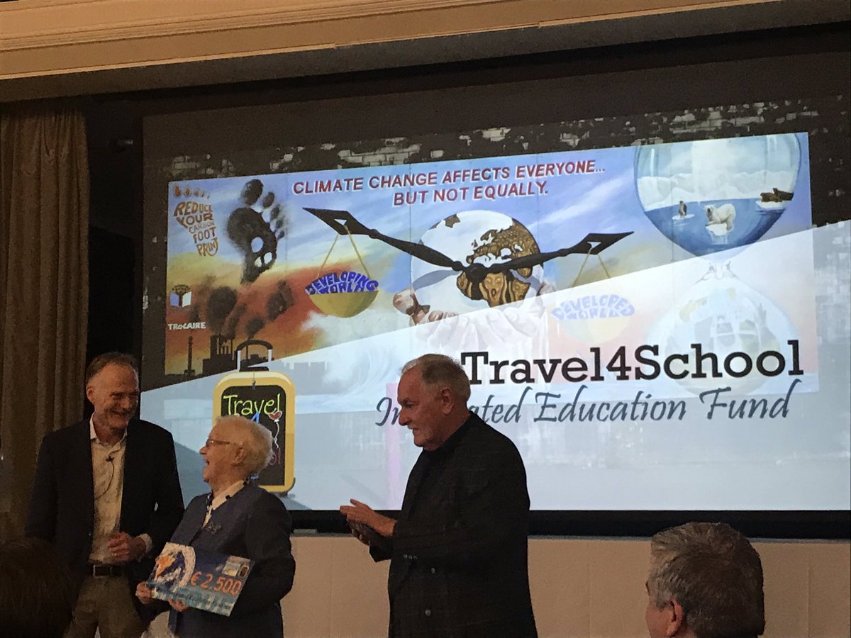 Rianko's tweet photo. ‘Travel broads the mind’ zegt de barones die namens #IntegratedEducationFund een cheque van €2500 van de Nederlandse reisindustrie in ontvangst neemt. So true! #Travel4School https://t.co/3D5Dq9nvFc
