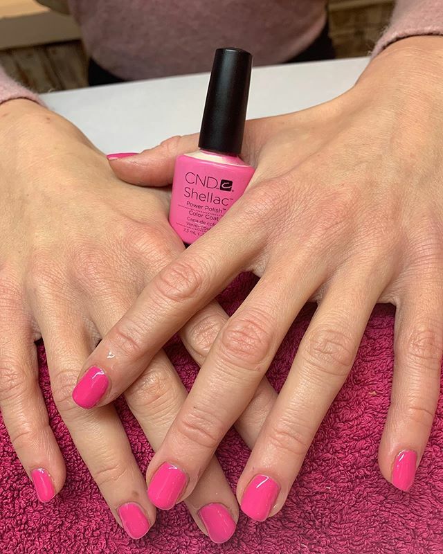 Brighten up a gloomy ☔️rainy Saturday in london with a pink shellac manicure 💅🏻 ~ ~ ~  Book in your nail appointment via our app beautysw6, book for next Friday 29th, Saturday 30th and Monday 1st December and get 50% off #blackfriday 
#beauty #beautyoffe… ift.tt/2OeIjgu