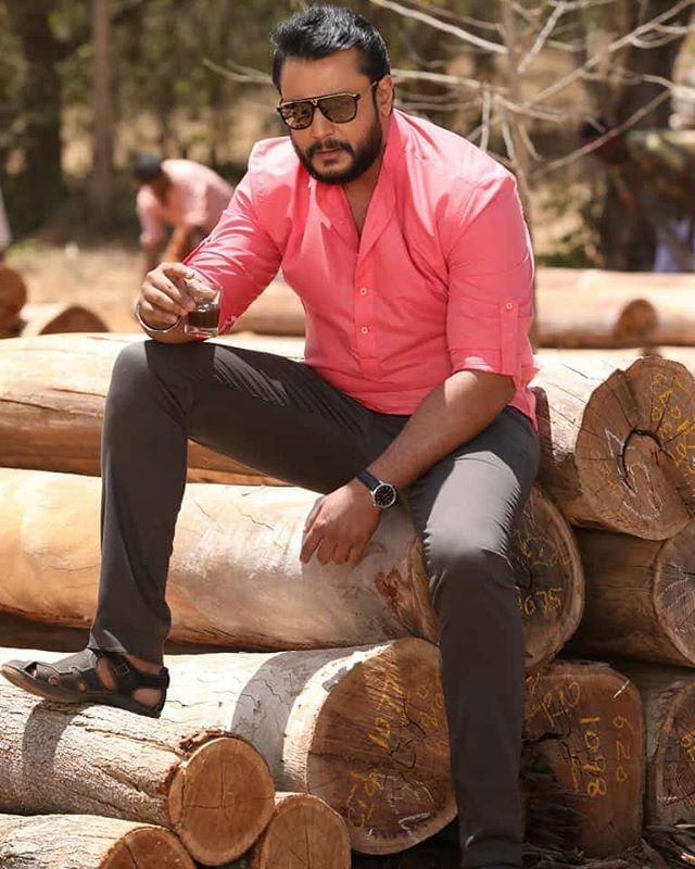 Look😎😎
#dbosssamrajya #Dboss #Darshan #Boss #bossofsandalwood #Demon  #Roberrt #Odeya #biggbosskannada  #pòrkí #bangalorefashionblogger #mysuru #hubli #chithradurga #hassan #shivamogga #mandya #bidar #uttarakarnataka  #coorg  #karnataka #instagram #trending #inspirationalquo…