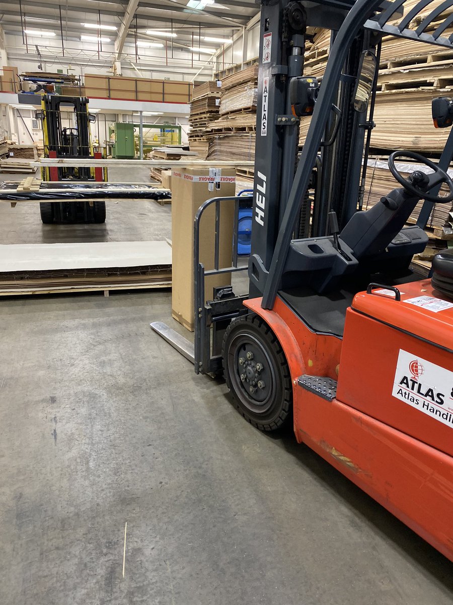 selectveneers's tweet photo. Ending of another busy week #woodveneer #woodveneers #firedoors #bespokejoinerydesign #bespokejoinery #flushdoors #interiordesign #veneeredpanels #acousticpanels #woodpanels https://t.co/fzHxo1KoY0