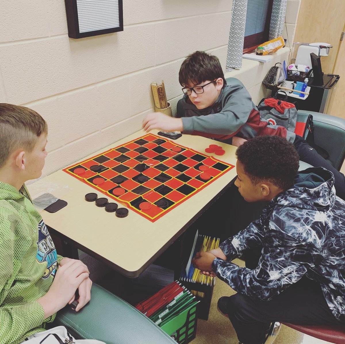 CwmsMrs's tweet image. Tech-free Friday fun in Connections. #cwway #CWMSchangemakers #teameightthree #thedailygrind