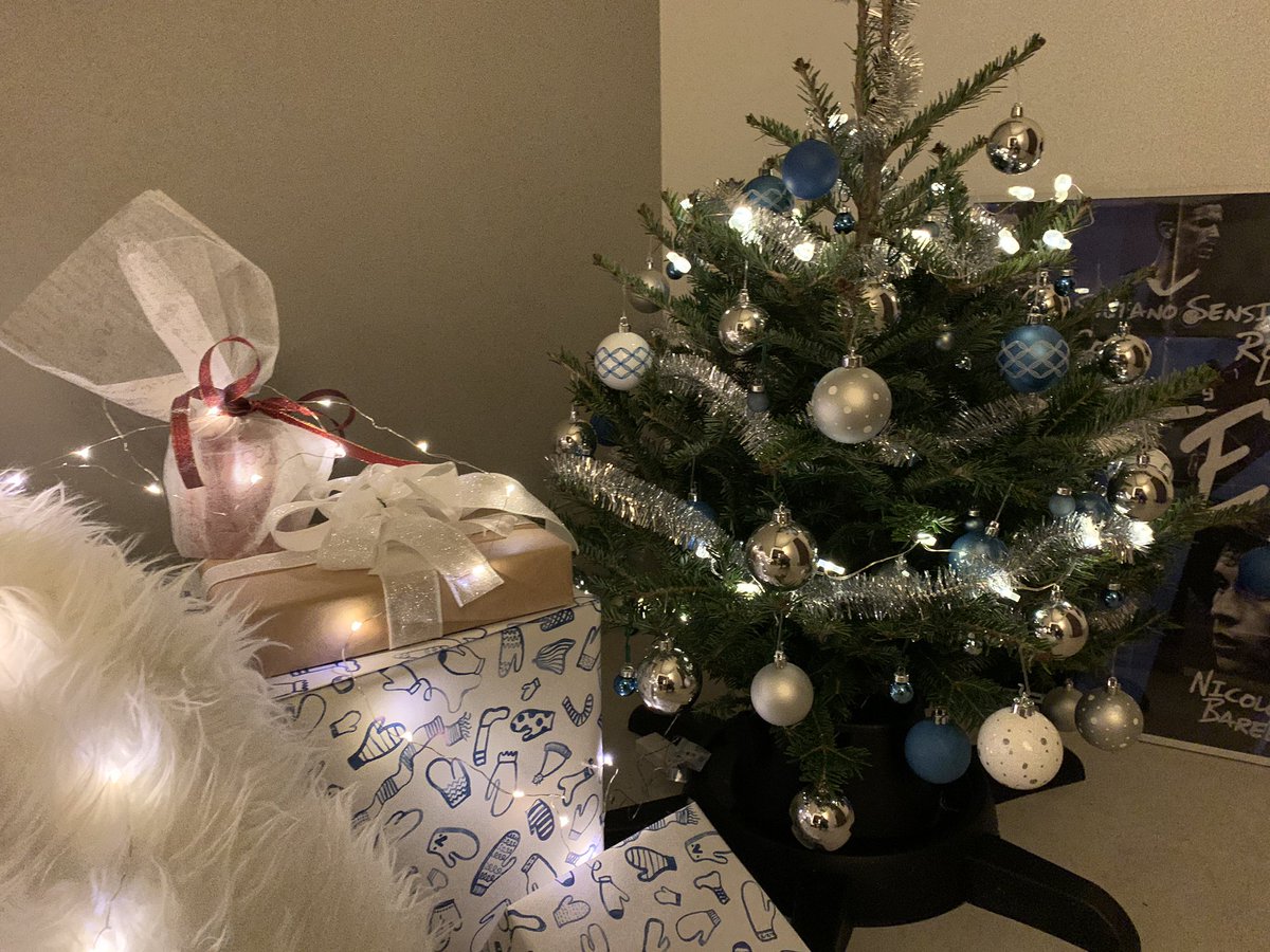 bartontree44's tweet photo. リアルにInter bellsをつくってしまった!⚫️🔵嫁ちゃんマジ協力してくれてありがとう!🖤💙さぁイタリア語で歌おう!
#InterChristmas #InterBells https://t.co/1TwtZ0xz9z