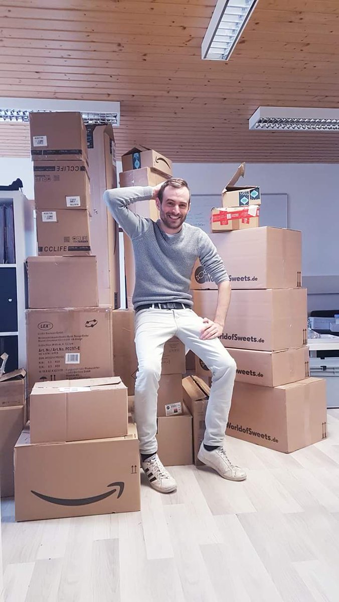 ATM_Events's tweet image. Es ist ja nicht so, dass wir ein Problem mit Paketen hätten, aber hier war gerade eine Frau, die ihr Zalando Paket abgeben wollte... 😂

#FeelingLikeAPaketshop #Fun #ATMStorys #GiftTime #ChristkindZentrallager #KeineKaufsucht #VieleTolleWeihnachtsfeiern #Paketediebegeistern