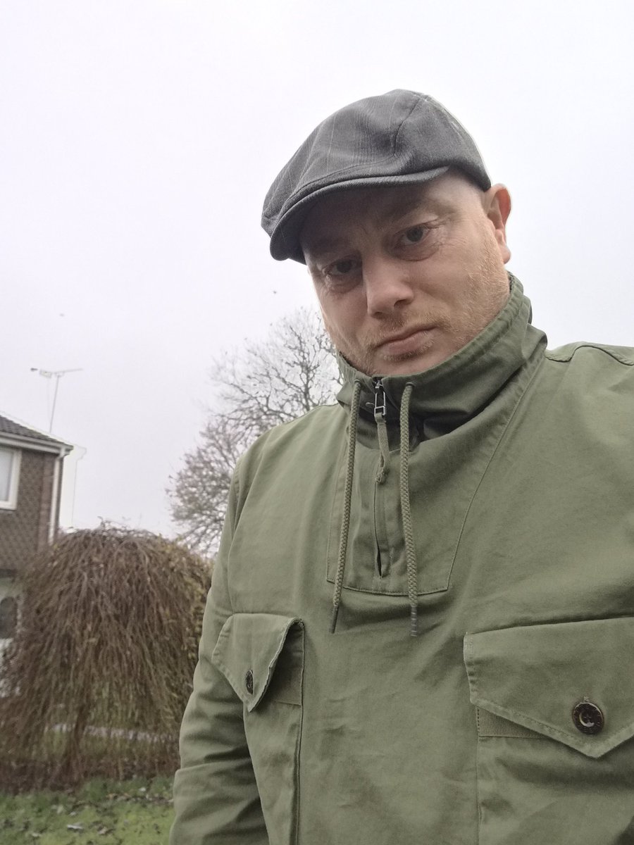 SteveFarr18's tweet image. 😬 Early start, Bristol 🔜 @Happy_Mondays   

😊 Rocking new @PrettyGreenltd smock 👍

#smocktop