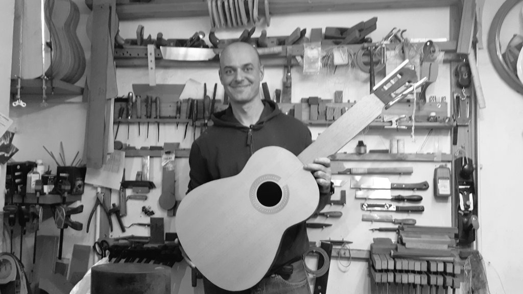 FoodTravelTL's tweet photo. La visita del maestro guitarrero #JoseVigil ha sido una bonita experiencia para adentrarnos en este mundillo tan desconocido como es el arte de hacer guitarras.πΈ #Klmvuelasostenible #HablemosdeGranada @granadaturismo @turgranada https://t.co/zSCLwRtkMF