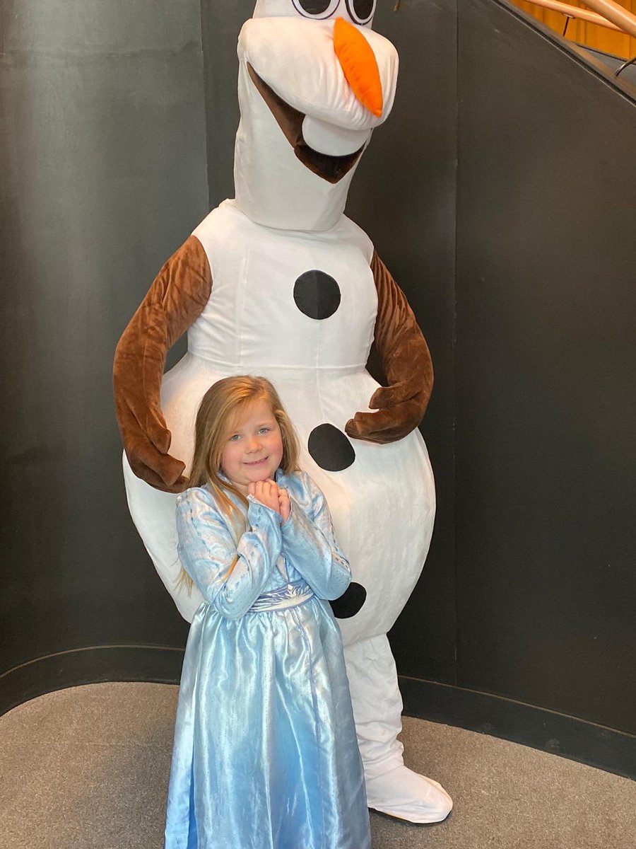 ElwickPlace's tweet photo. ❄️.....and of course our Ice Princesses brought their best friend along! ⛄️
Amazing to see so many of you out in your beautiful Frozen costumes! 🎉
#elwickplace #frozen #frozen2 #ashfordpicturehouse #picturehouse #ashford #kent #frozenevent #olaf #anna #elsa https://t.co/vor2l6AS8x