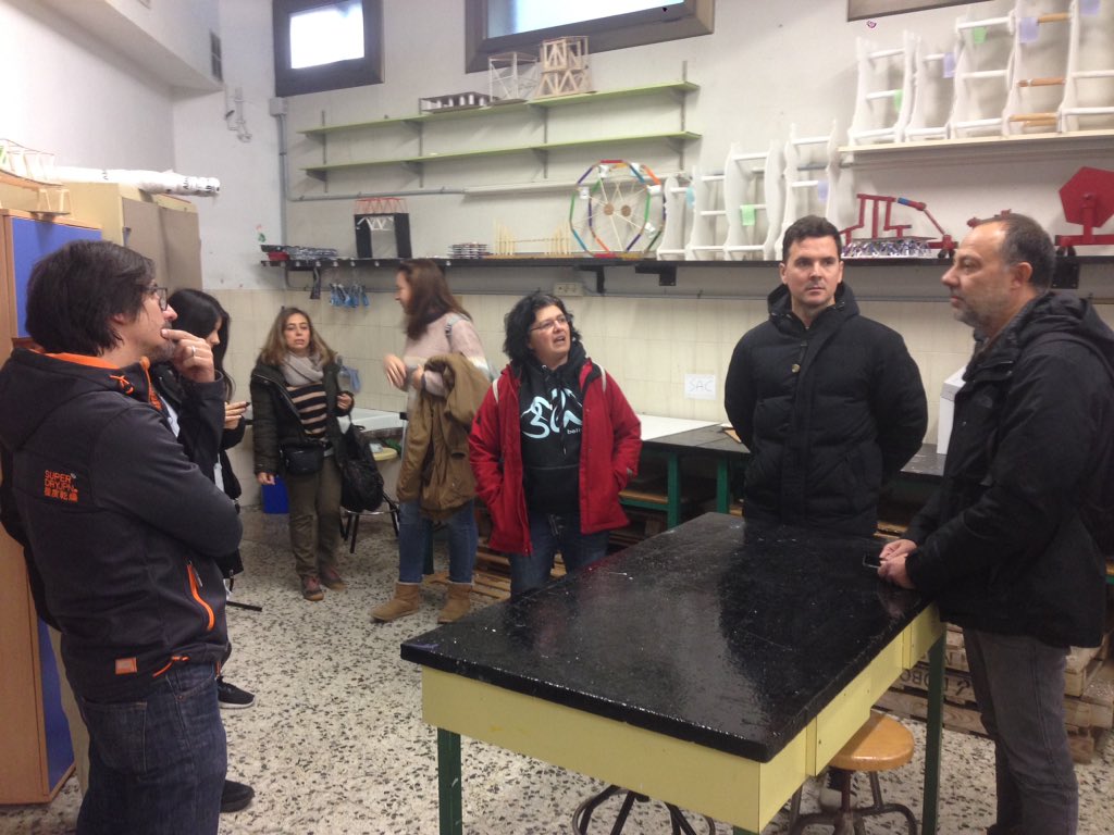 maristesbdn's tweet image. Bones sensacions a la primera trobada #dissabtesmaker amb la intenció de crear comunitat a partir dels interessos i coneixements de cadascú. A partir d&apos;ara ens trobarem l&apos;últim dissabte de cada mes.  Propera trobada 25 de gener! #comunitatmaker  #maristesbdn #maristesAra