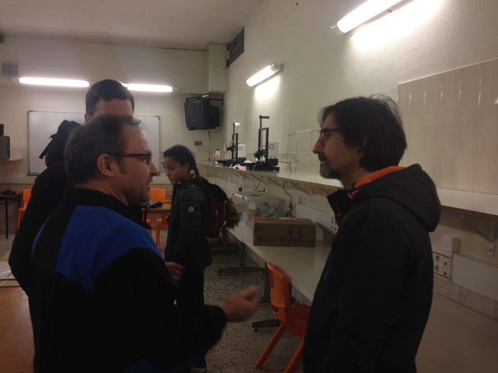 maristesbdn's tweet image. Bones sensacions a la primera trobada #dissabtesmaker amb la intenció de crear comunitat a partir dels interessos i coneixements de cadascú. A partir d&apos;ara ens trobarem l&apos;últim dissabte de cada mes.  Propera trobada 25 de gener! #comunitatmaker  #maristesbdn #maristesAra