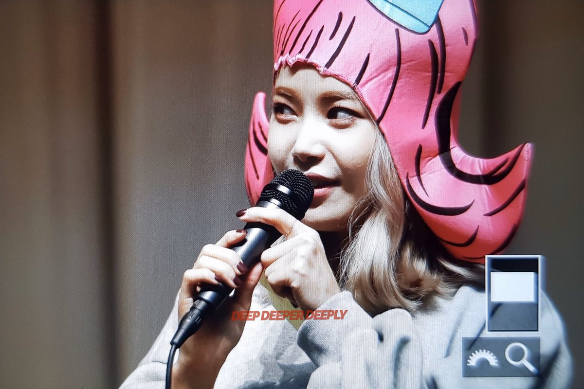 DDD12220221's tweet photo. 191123 

#마마무 #솔라 https://t.co/PtVwcUz0PC