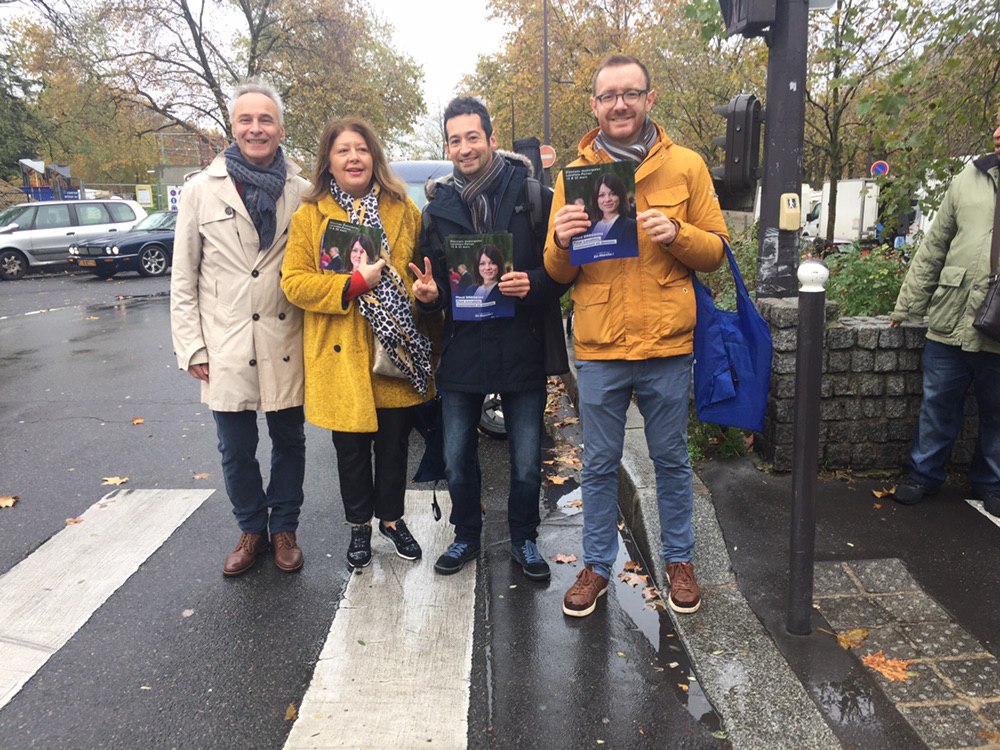 MaudBregeon's tweet photo. Une équipe soudée, à votre écoute pour préparer l'avenir &amp; un accueil toujours chaleureux, même sous la pluie ❤☔
#Levallois https://t.co/AamawrcGcN