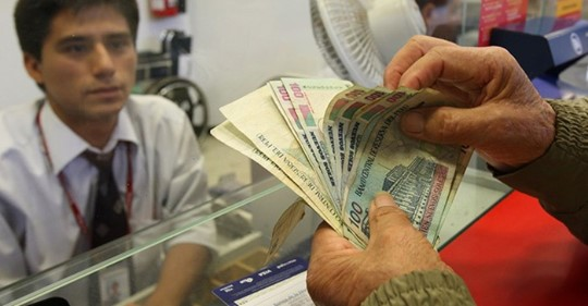 alexpillacac's tweet photo. En el Presupuesto Público del año fiscal 2020, el Poder Ejecutivo prohíbe que los trabajadores de entidades públicas negocien con sus empleadores mejoras salariales a través de sus sindicatos. https://t.co/ExhH3NFGTk
