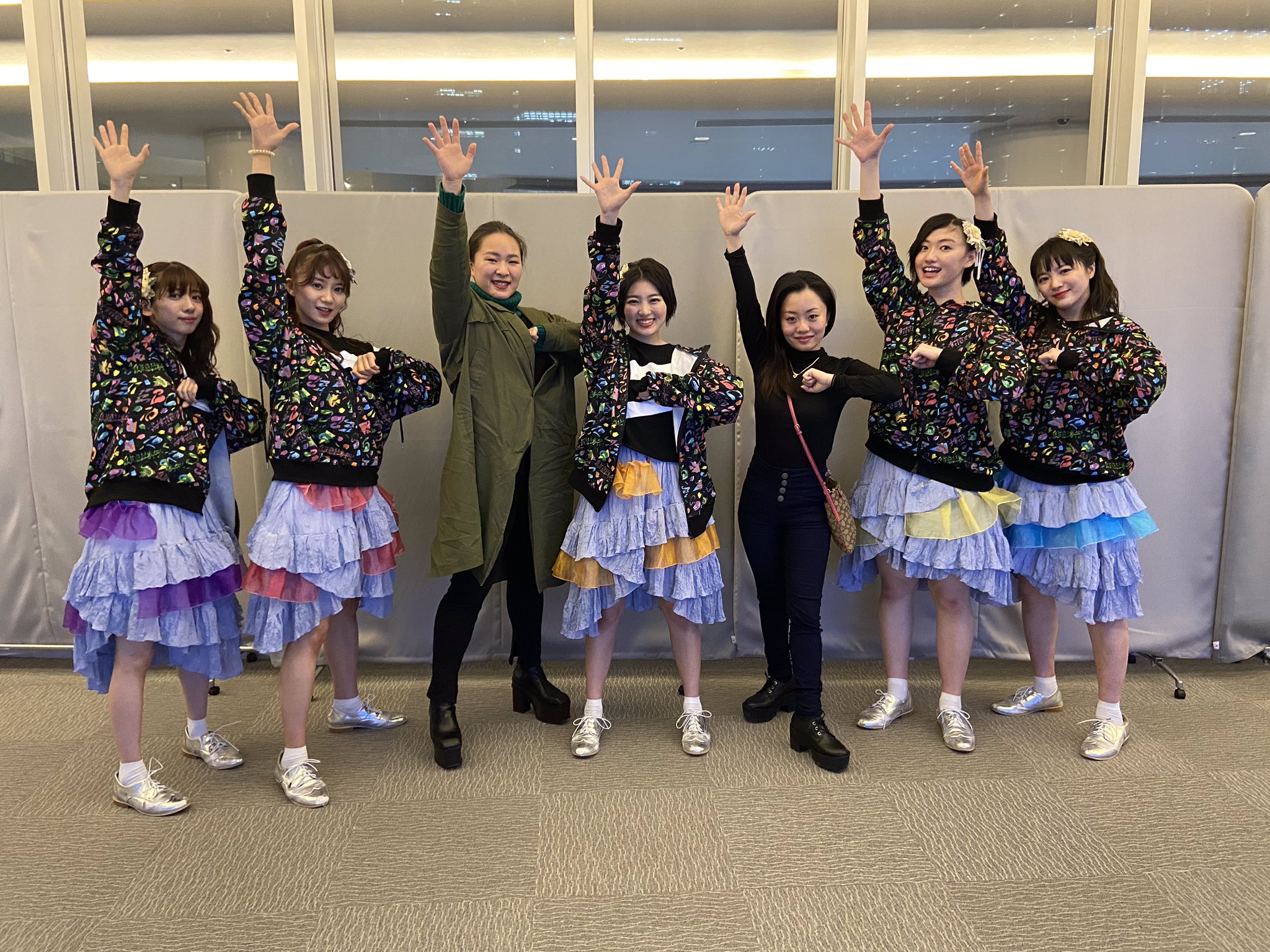 私立恵比寿中学 エビ中 新曲 ジャンプ 本日初披露でしたね 自由へ道連れ あなたのダンスで騒がしい に引き続き ジャンプ の振付をしてくださったnanoiさん ジャンプ心が震えました Ebichu エビ中 Nanoi T Co Zgyuy1zsmg