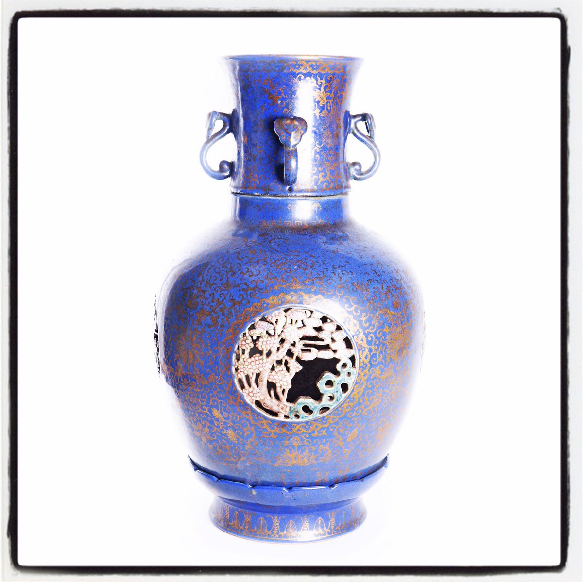 Sold! <a href="/aubreydawson/">Aubrey Dawson</a> dropped the gavel today for this beautiful Chinese porcelain vase, £47,000 including buyers premium #antiques #auction #art #success #business #chinese #asian #saturday #berkshire #instagram