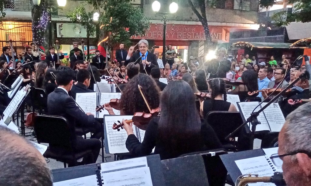 Desde el <a href="/gobiernodelara/">gobiernodelara</a> entregamos la Orden Juan Jacinto Lara en sus diferentes clases a los más destacados músicos, con una amplia trayectoria. Felicidades y gracias por siempre deleitarnos con el talento y amor por este arte. #UnidosPorTiLara