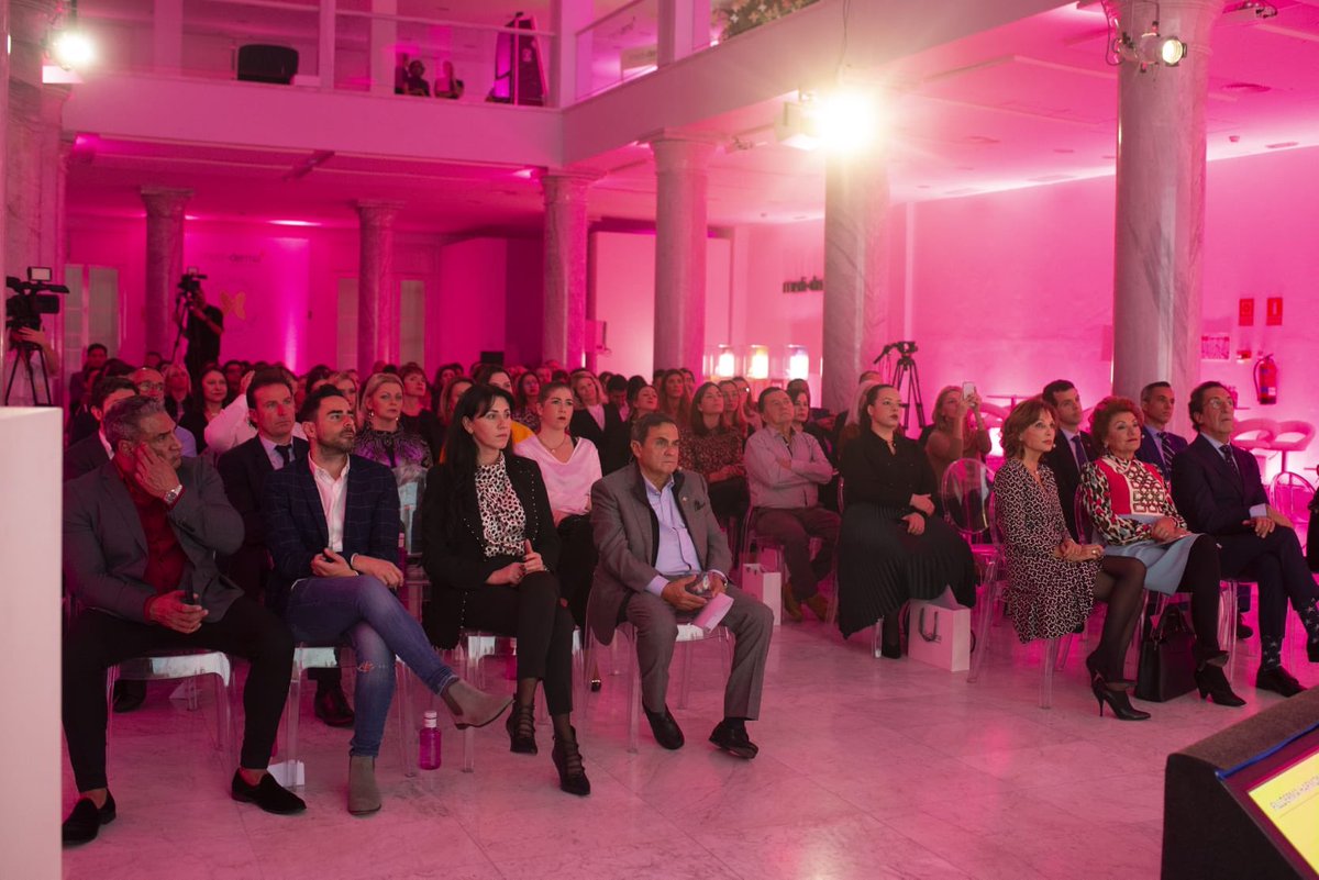 sesderma's tweet photo. Ayer tuvo lugar la I edición de Mediderma Global Treatment Day, un evento único que reunió a los mejores profesionales de la medicina #estética y la #dermatología, y en el que se presentó la última novedad de @medidermapro: los nuevos rellenos de ácido hialurónico #FILLDERMA 1/2 https://t.co/6xw10Nd1Am