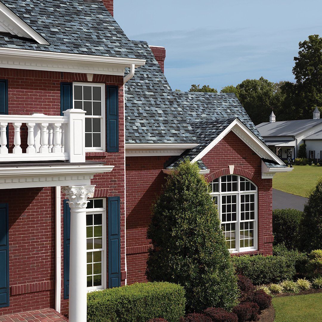 Soo_Mill's tweet image. Pacific Wave feels like home on this country colonial with its dark blues and rich grays. Experience a wave of refreshing depth and dimension inspired by the ocean. Shingle 

#ColoroftheYear 

#DurationShingles