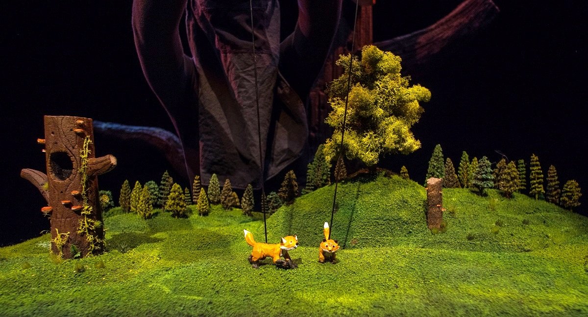 PickledImage's tweet image. Our show 'Woodland Tales with Granddad' features this tiny, miniature set which mirrors the full scale on stage action.

Get your tickets to @arcstockton 2.30pm today &amp;amp; @CambJunction 11.30am &amp;amp; 2.30pm tomorrow (Sun).

Tickets:
pickledimage.co.uk/woodland-tales…

#cambridge #stockton