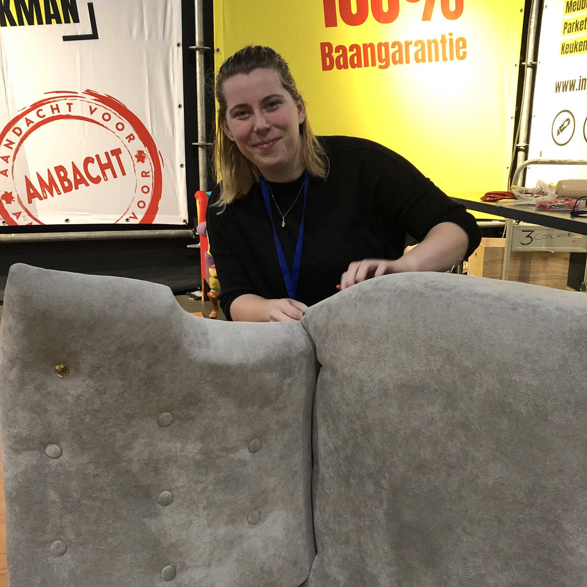interieurvakman's tweet photo. We zijn vandaag op de @studiekeuzebeurs in Utrecht waar Michelle, Timo en Sytze alles vertellen over hun opleiding tot meubelstoffeerder en parketteur. #interieurvakman @ROC_MN @HMCmbovakschool https://t.co/UIqe4V7Fg4