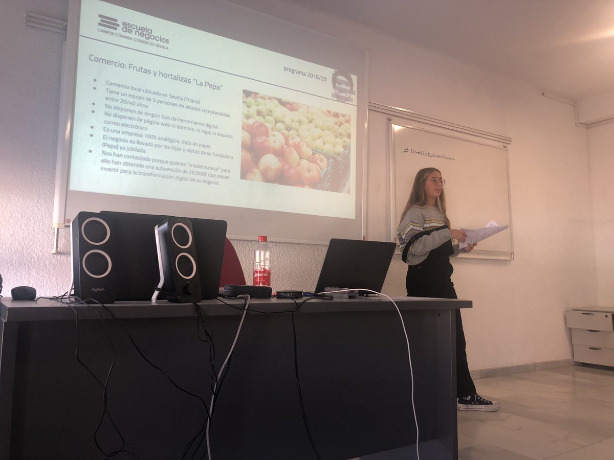 AnaRomeroMkg's tweet photo. #DondeLaFruraNoEsPera acaba de crear su propuesta para un comercio local. #PepaFruit
El equipo verde a tope de power comprometidos con el medio ambiente y con la vida saludable. 🍐🤞🏼
@LourdesPocostal lo has hecho genial!❤️
#lideraytransforma #ProtagonistasDelCambio @javisevilla https://t.co/3V6dZ7cqeG