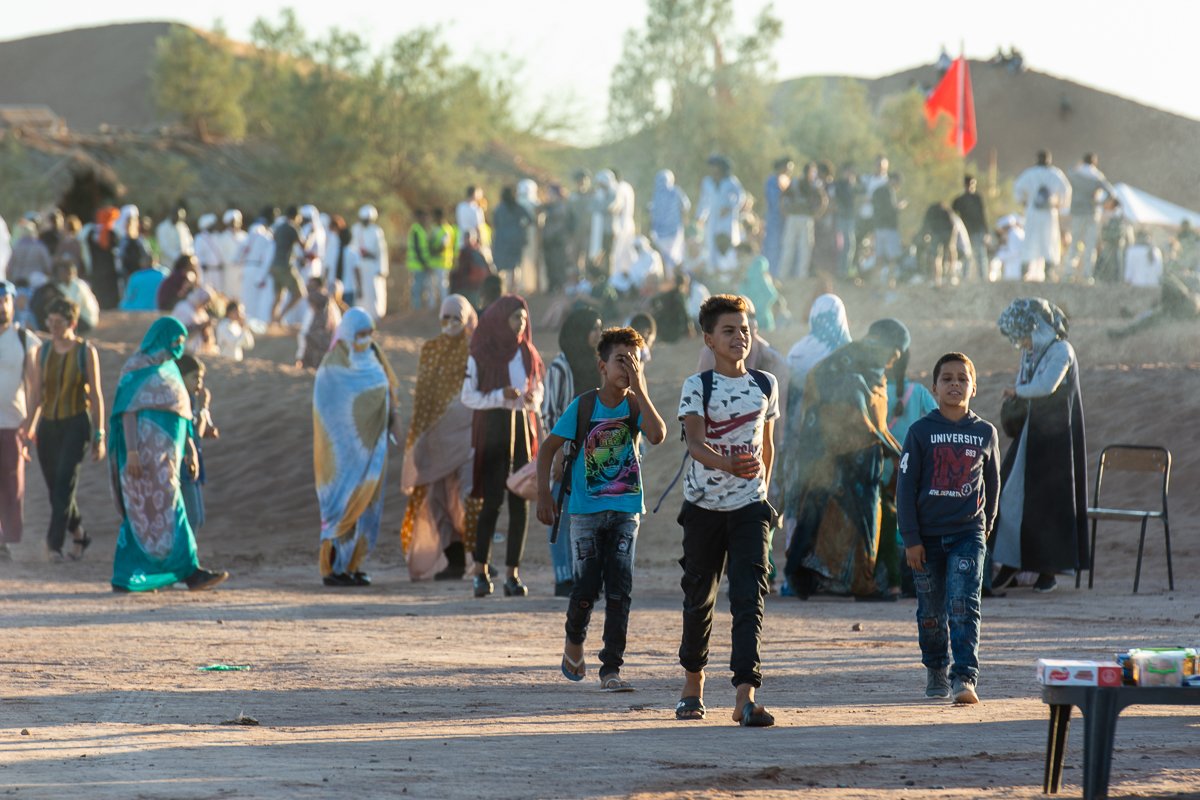 taragalte's tweet photo. On November 1st, the 10th edition of the Taragalte Festival pitched its tents right on the edge of the Sahara, in the south-east of Morocco ⛺
Bonds were established from the first day thanks to music, dance and exchanges ✨ 
Credits Photo @sarah_hickson https://t.co/57CA58utJ0