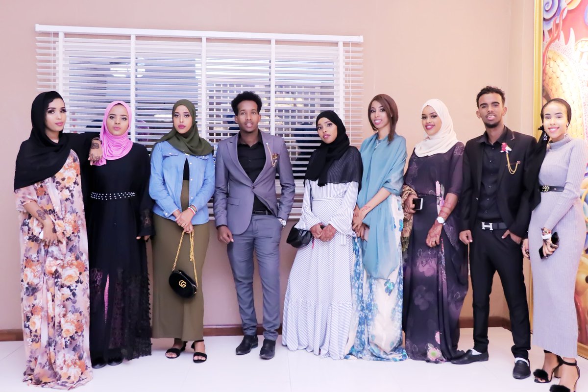 Alteesoo's tweet photo. Waxan hambalyo udiraya ardayda aan isku classmateka nahay, sida fiican ee aanu waqti uwada qadanay xalay oo ay bishu ahayd 22.11.2019.  Waxay ahayd habeen aan la qiyaasi karin qof walpa darenkiisa oo an xata xarafyo lagu cabiri karin. 
#Guul_Iyo_Gobanimo https://t.co/0bz5FXrbQ6