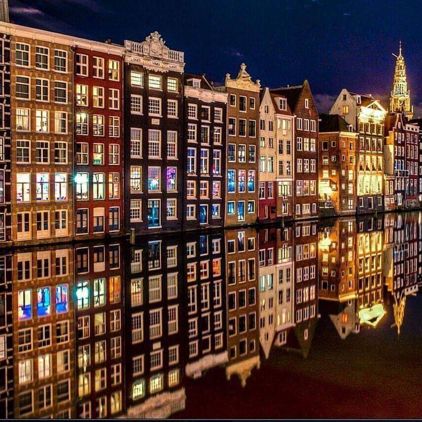 CitationWeed's tweet photo. La beauté d'Amsterdam 🤩 
Avec qui voudriez-vous y aller ?😏 
#Amsterdam #loveweed https://t.co/JdfDdRT6v7