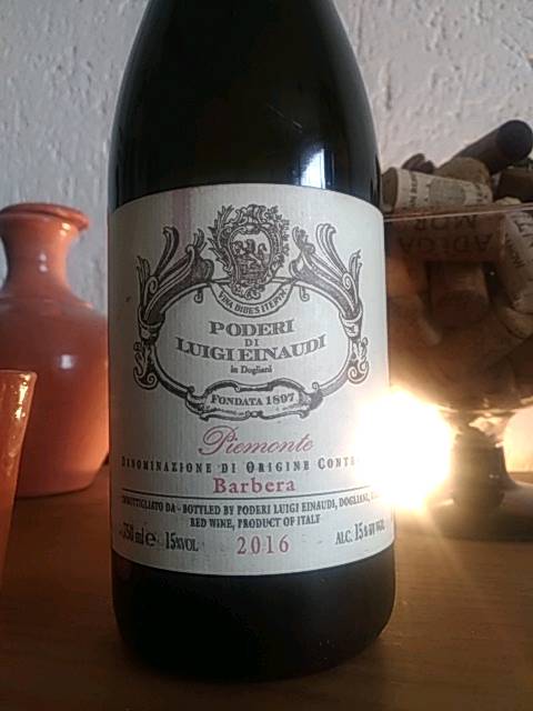 Veja s&oacute; este vinho. Estou atribuindo 3 de 5 estrelas com o aplicativo @Vivino:https://t.co/PXCnGKKUuB