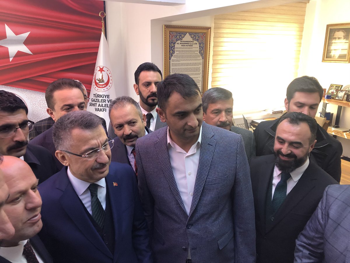 _arifsaylam's tweet photo. Cumhurbaşkanı Yardımcımız Sn. @fuatoktay @Akparti genel Sekreterimiz @_fatihsahin Kırşehir 26. Dönem Mv. @MikailArslan40 Altındağ Bldye Bşk. @asimbalci  ile birlikte Açılışını yaptığımız @GazilerVakfi mızın yeni Genel Merkez binasının hayırlı olmasını diliyorum. @LokmanAylar 🇹🇷 https://t.co/m7U94pgiOK