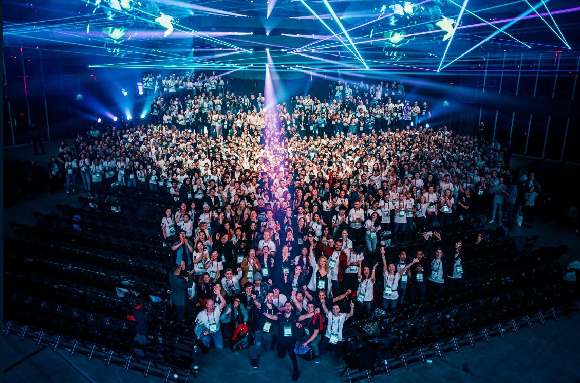 Thank you to our over 2000 volunteers, who helped to make this event possible. These future superstars bring the heart, soul and warm vibe to Slush every year.  #Slush19